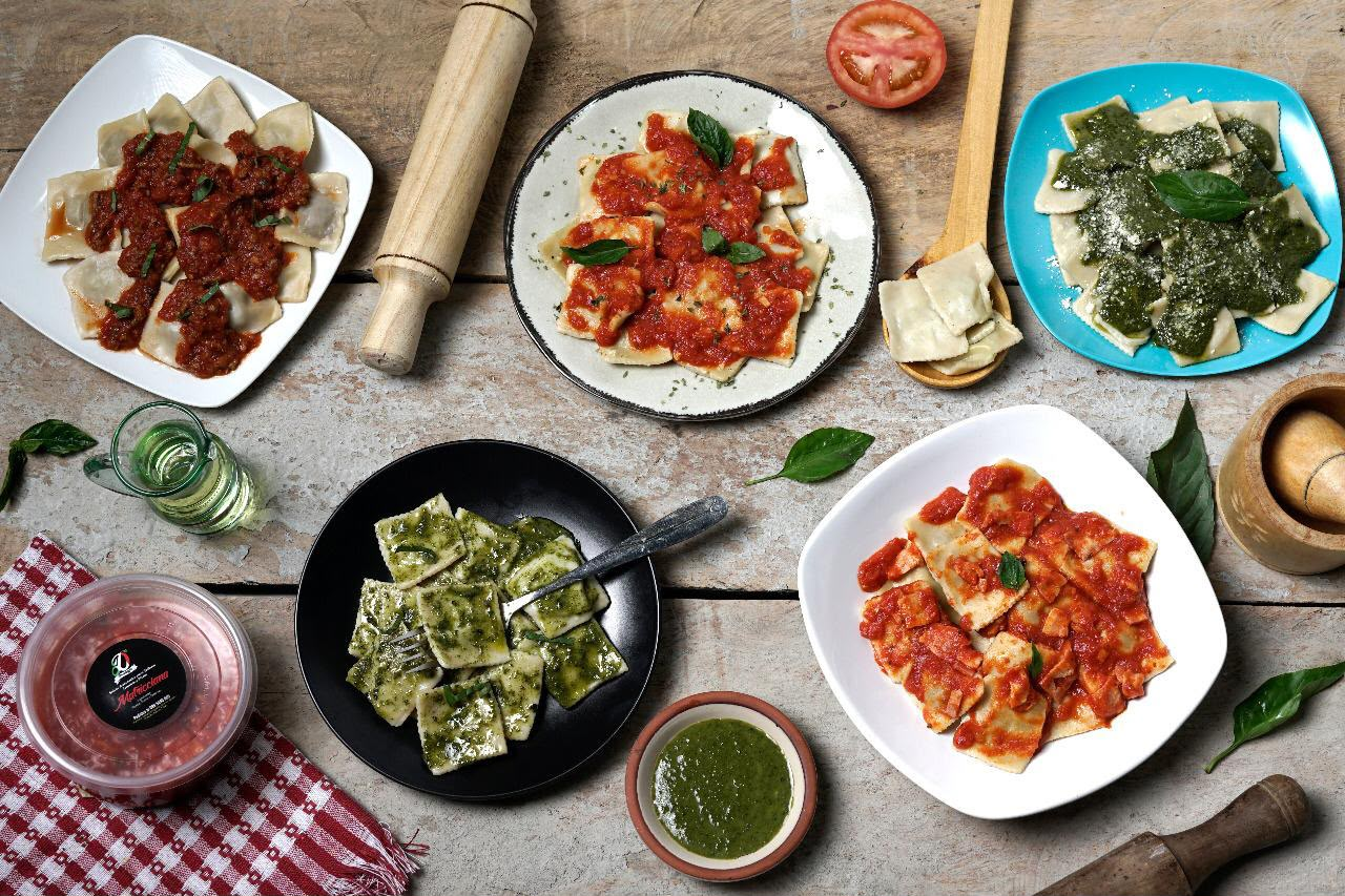 Pasta and sauce table