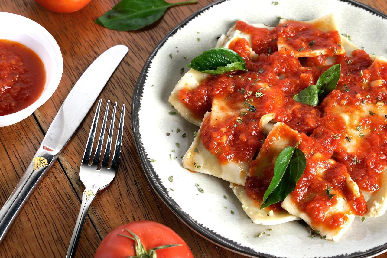 Ravioles con pomodoro